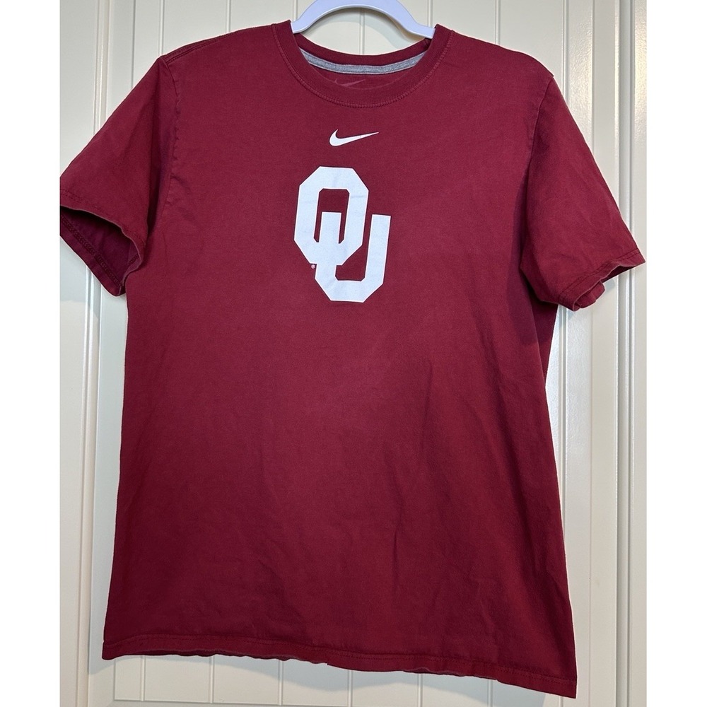 Nike Standard Fit Oklahoma OU Sooners red short sleeve T-shirt, sz M, GUC